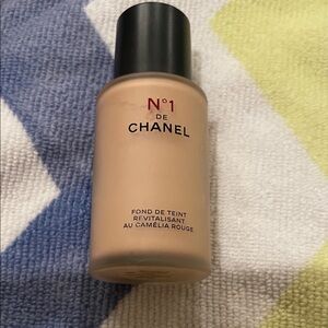 CHANEL N°1 De Chanel Revitalizing Foundation - B30